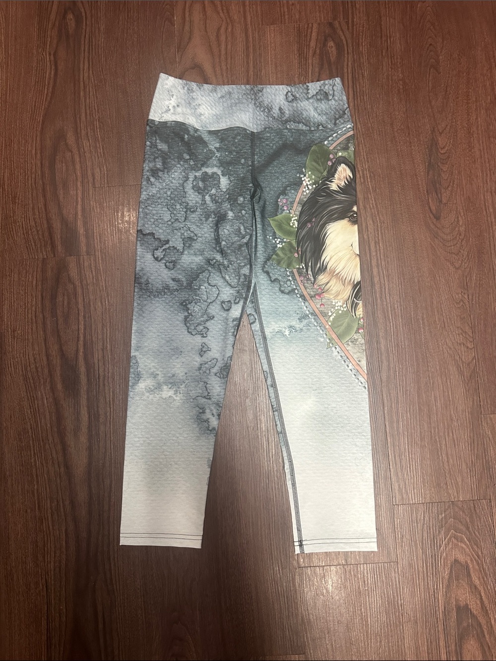 Eagle Rock Werkshop Gray Watercolor Leggings with Dog Graphic Size M
